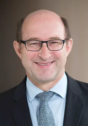 Porträt von Prof. Dr. Klaus Pfeffer
